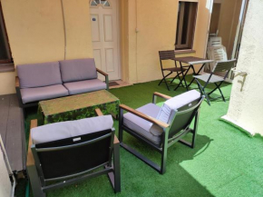 MAISON ENTIERE ,2 CHAMBRES, PARKING compris